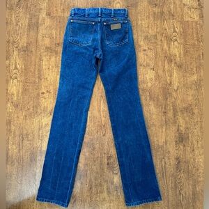 WRANGLER DARK WASH 29x36 STRAIGHT LEG JEANS